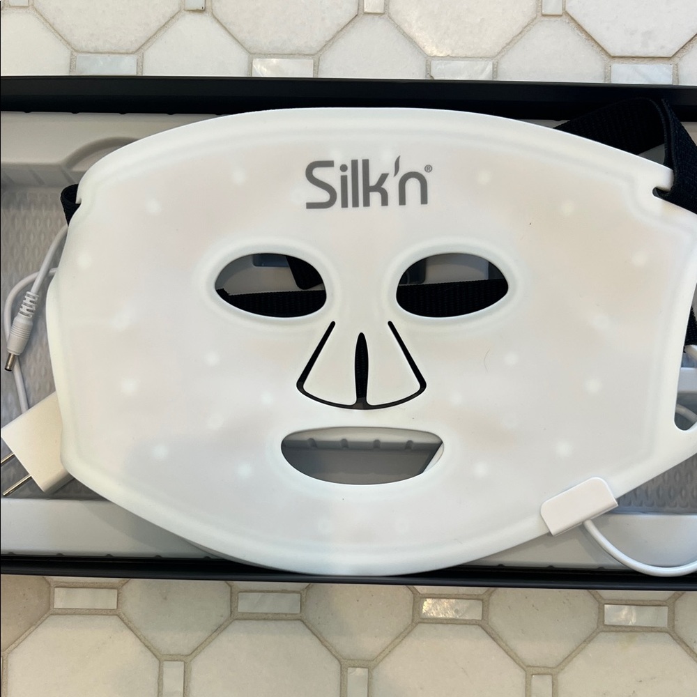 LED Face Mask - White - Picture 4 of 10